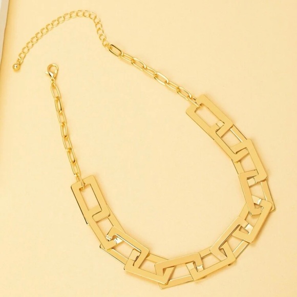 ❀ Career Casual Gold Block Chainlink Choker Statement Necklace - Picture 2 of 2